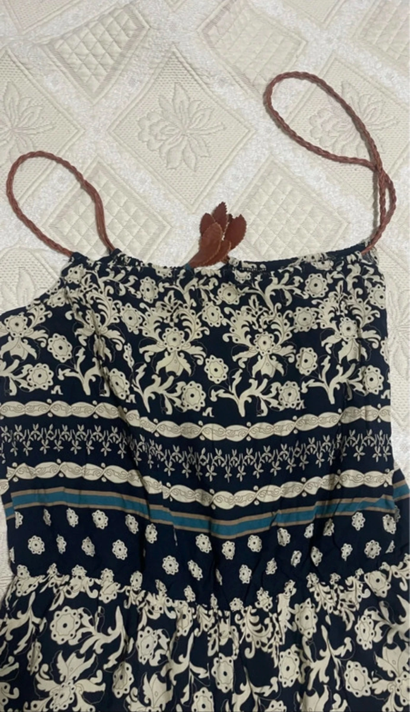 Mono Corto ONLY de Verano con Tirantes Trenzados y Estampado Boho.